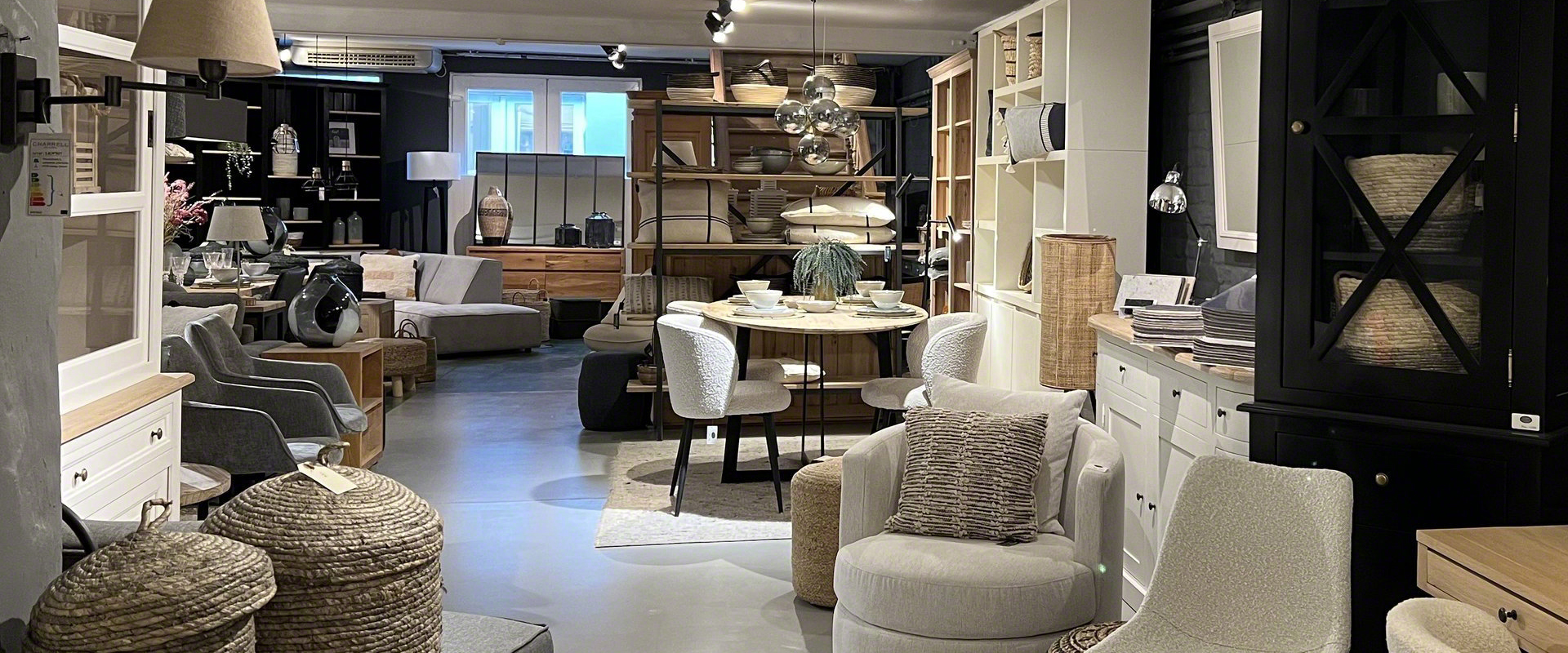 Showroom-Wood-Story-Your-store-workshop-for-assembling-custom-made-furniture-and-buying-on-site-1050-Brussels BE
